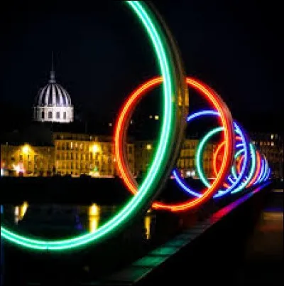 Chef-lieu du département de la Loire-Atlantique. Quelle ville est-ce ?