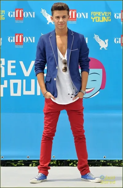 Qui est ce garçon dans la série ?