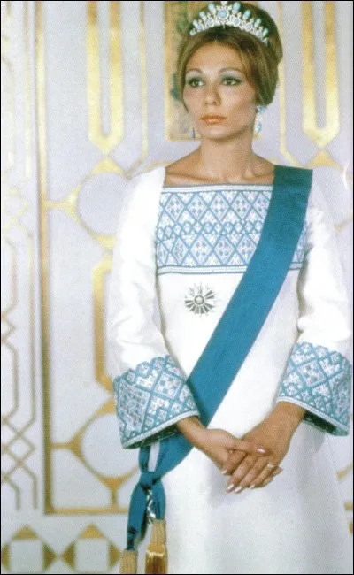 À quelle date Farah Pahlavi, épouse du chah d'Iran, (1919-1980) a été faite impératrice (chahbanou) ?