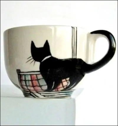 "Ase" - Après avoir inséré une lettre dans ce mot, vous pourrez tenir la tasse mais... attention, le chat n'aime pas qu'on l'attrape par la queue !
