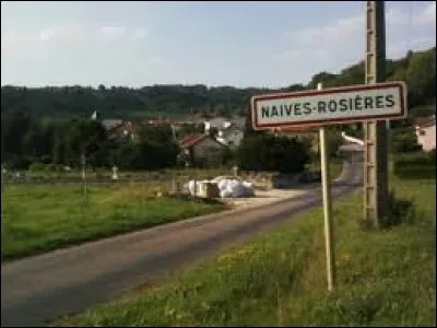 Nous sommes sur la Voie Sacrée, à l'entrée de Naives-Rosières. Village du Grand-Est, il se trouve dans le département ...
