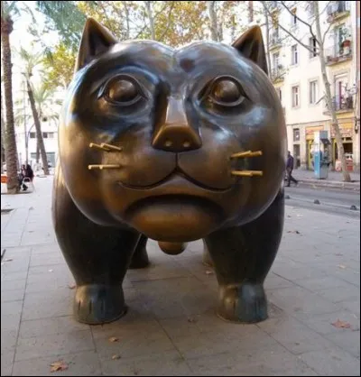 Qui est cet artiste peintre, sculpteur colombien ayant réalisé ce beau bébé chat de 7 m de long sur 2,30 m de large ?