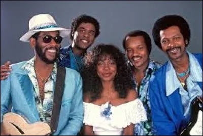 ♫ "Noël, joyeux Noël ! Bons baisers de Fort-de-France.
Ce soir on éteint la télé, ce soir ensemble on va chanter" ♫
Les membres de La Compagnie créole viennent de Guadeloupe, de Martinique et de...