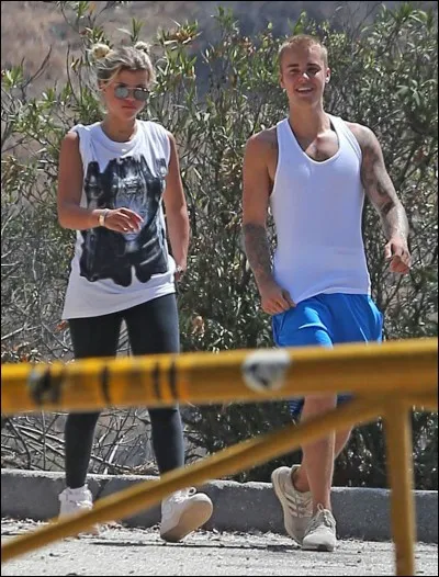 Comment s'appelle la femme avec qui Justin Bieber est resté le plus longtemps ?