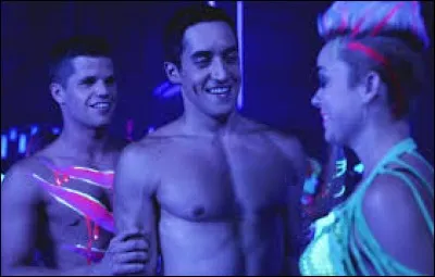 Où se déroule la fête d'Halloween de la saison 3, organisée par Danny avec l'aide d'Ethan ?