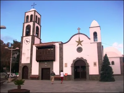 Voici l'église de Santiago del Teide. Faites entrer votre cerveau en éruption pour identifier le pays. Où sommes-nous ?