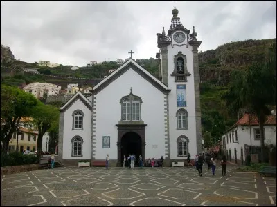 Terminons ce quiz avec la charmante église de Ribeira Brava située sur la côte sud-ouest de l'île de Madère. Avec quel pays bouclons-nous notre voyage ?