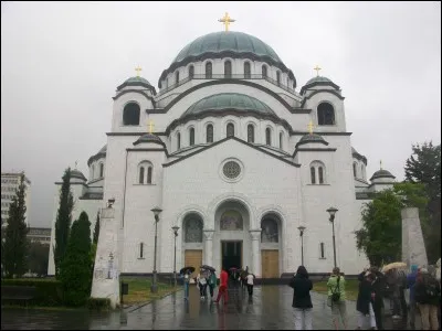 Voici l'église orthodoxe de Saint-Sava. La Sava est aussi une rivière qui se jette dans le Danube à hauteur de la capitale de ce pays. Quel est-il ?