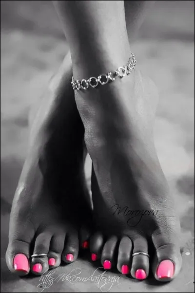 Histoire de vous faire belle et de faire les pieds aux copines, chez qui vous rendez-vous pour vous faire maquiller les pieds ?