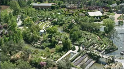 Ce parc a pour thème l'univers du végétal. Il s'agit du...