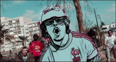 Pour terminer, une version italienne de Laurent. Comment ce rappeur "Lorenzo AKA" se fait-il surnommer ?