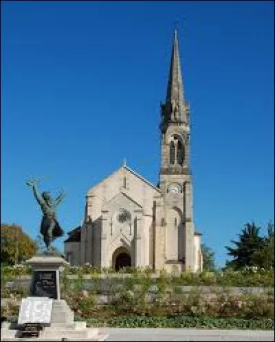 Vous avez sur cette image l'église Saint-Martin d'Eysines. Ville de Nouvelle-Aquitaine, dans l'aire urbaine Bordelaise, elle se situe dans le département ...