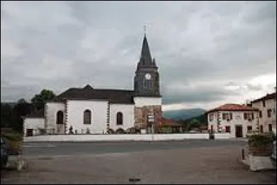 Je vous emmène en Nouvelle-Aquitaine à la découverte de Saint-Jean-le-Vieux. Village du Pays de Cize, dans l'arrondissement de Bayonne, il se situe dans le département ...