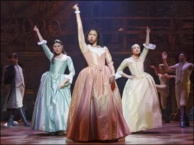 Sur cette image, qui se trouve dans le background ?