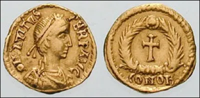 Gallo-romain, je fus imposé sur le trône impérial par le roi des Wisigoths, quel est mon nom ?