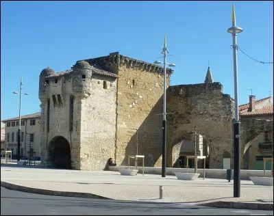 Dans quel département est située la petite ville de Monteux ?