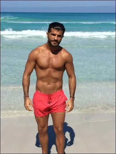 Dans les Anges 9, Thomas est sorti avec :