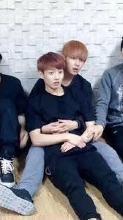 Il existe de nombreuses "amours" créées par les A.R.M.Y au sujet de Jungkook ; laquelle a-t-il affirmée lors d'une interview ?