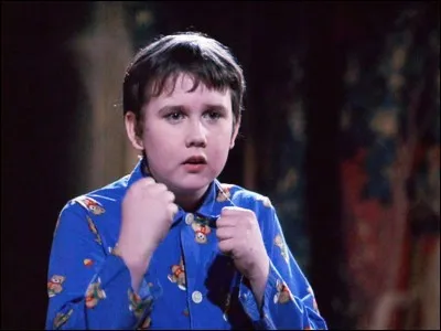 À la fin du premier film, Neville reçoit 10 points de la part de Dumbledore. Pourquoi ?