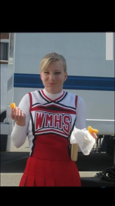 Comment a-t-elle réagi lorsque Lauren portait sa robe jaune qui la faisait ressembler à une tarte meringuée ?