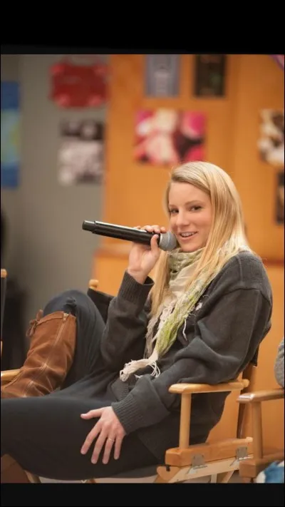 Avec quel magazine a-t-elle obtenu une interview car elle était devenue une icône de mode au lycée ?