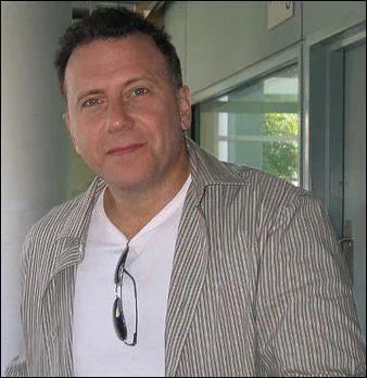 Il joue le rle de Carter Burke dans: