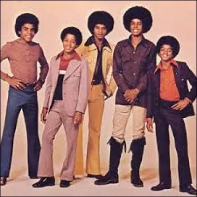 Quel est le nom du groupe formé par Michael Jackson et ses frères dans les années 60 ?