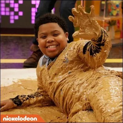 Comment s'appelle le fils de la star qui travaille pour les Games Shakers ?