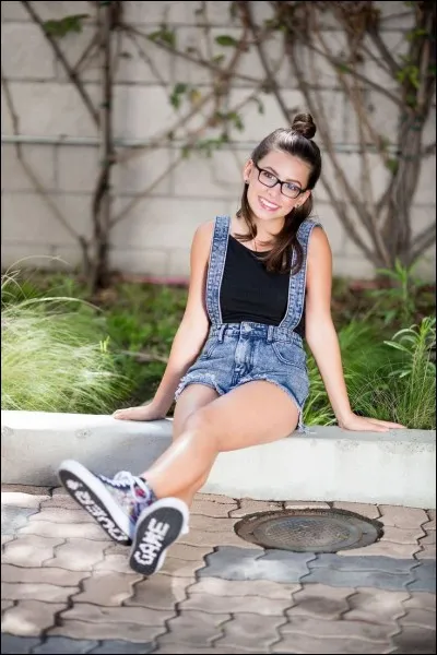 Et enfin comment s'appelle cette fille ?