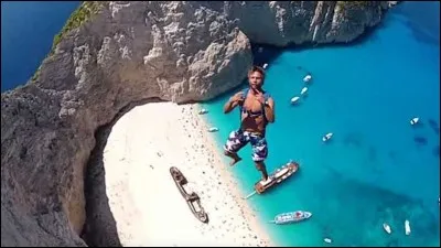 Furieux du Base jumping sur l'île grecque de ;