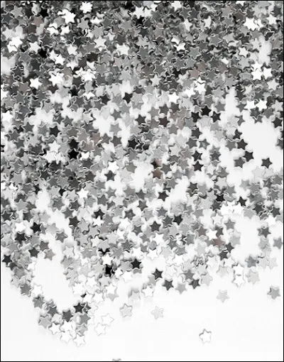 Qui chantait "Un peu plus près des étoiles, au jardin de lumière et d'argent" ?