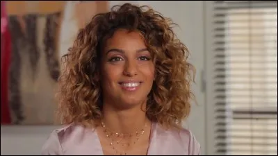 Quelle est la couleur de ses cheveux en 2017 ?