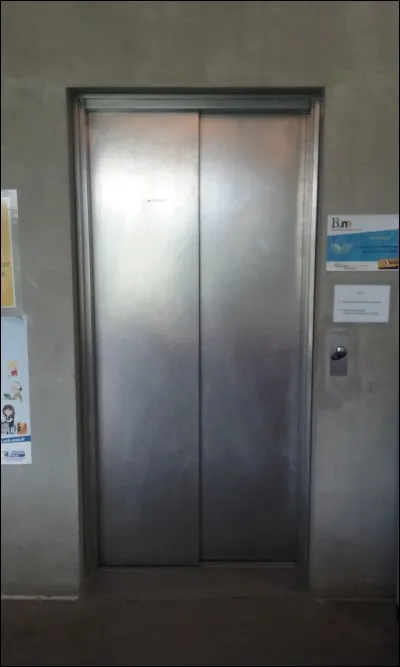 Willy aimerait aller travailler en Salle d'étude au calme, mais c'est au 1er étage.