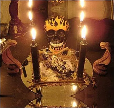 Dans les années 70, qui chantait "Un sorcier vaudou m'a peint le visage, son grigri me suit au son des tambours, parfum de folie, magie de l'amour" ?