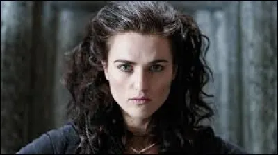 Comment s'appelle la pupille du roi de Camelot ?