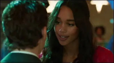 Comment s'appelle cette fille ?