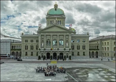 Le Conseil national et le Conseil des États sont les 2 chambres de...