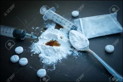 Dans quoi était dissimulée l'héroïne du frère de Eko ?