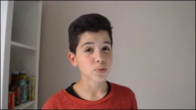 Quel est le titre de sa première vidéo ?