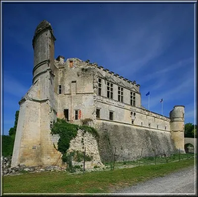 Le département de la Charente n'est pas frontalier de celui :