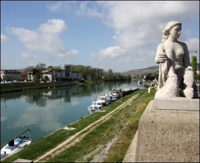 Quel département ne touche pas celui de l'Aisne ?
