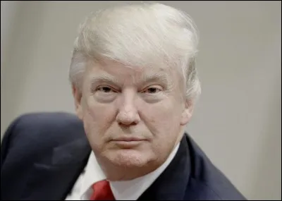 Je suis l'actuel(le) président(e) américain(e). Qui suis-je ?