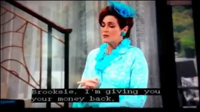 Rhoda Chesterfield, qui fait partie du conseil d'administration de l'immeuble est amoureuse de ...