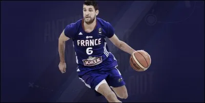 Dans quel club signe-t-il en 2007 ?