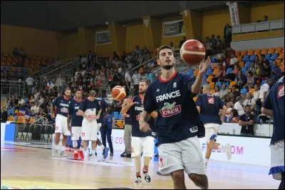 Toujours lors du match de préparation contre la Lituanie, combien a-t-il fait de passes décisives ?