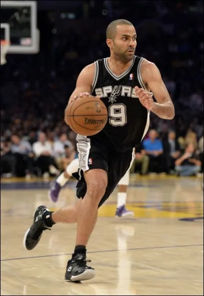 En 2001, quelle équipe intègre-t-il ?