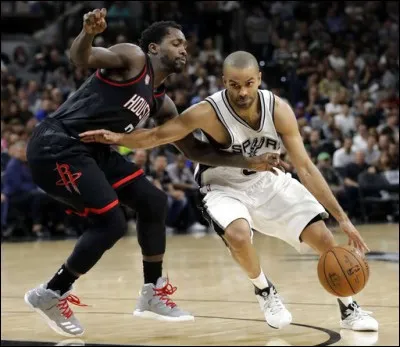 Quel club intègre-t-il lors de la saison 2011-2012 ?