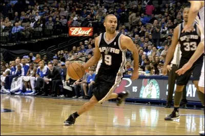 Combien de points a-t-il marqués lors des sélections avec l'équipe de France ?