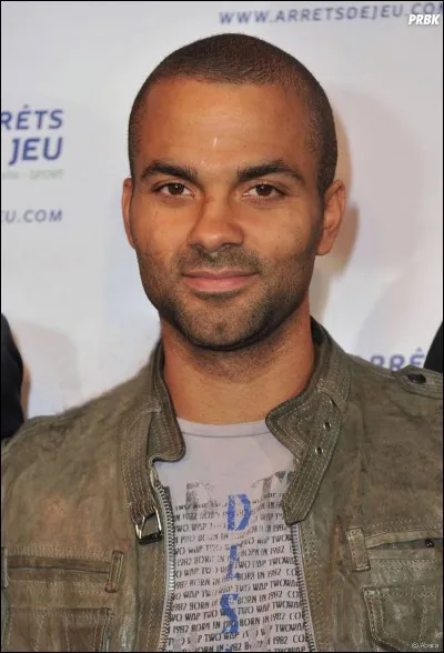 Commencée en 2000, quand a-t-il arrêté sa carrière en équipe de France ?