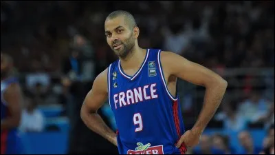 De quelle nationalité est-il ?